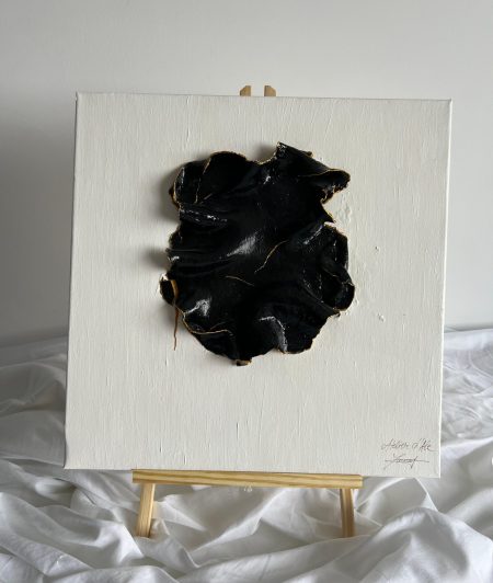 Golden Veins in the Abyss